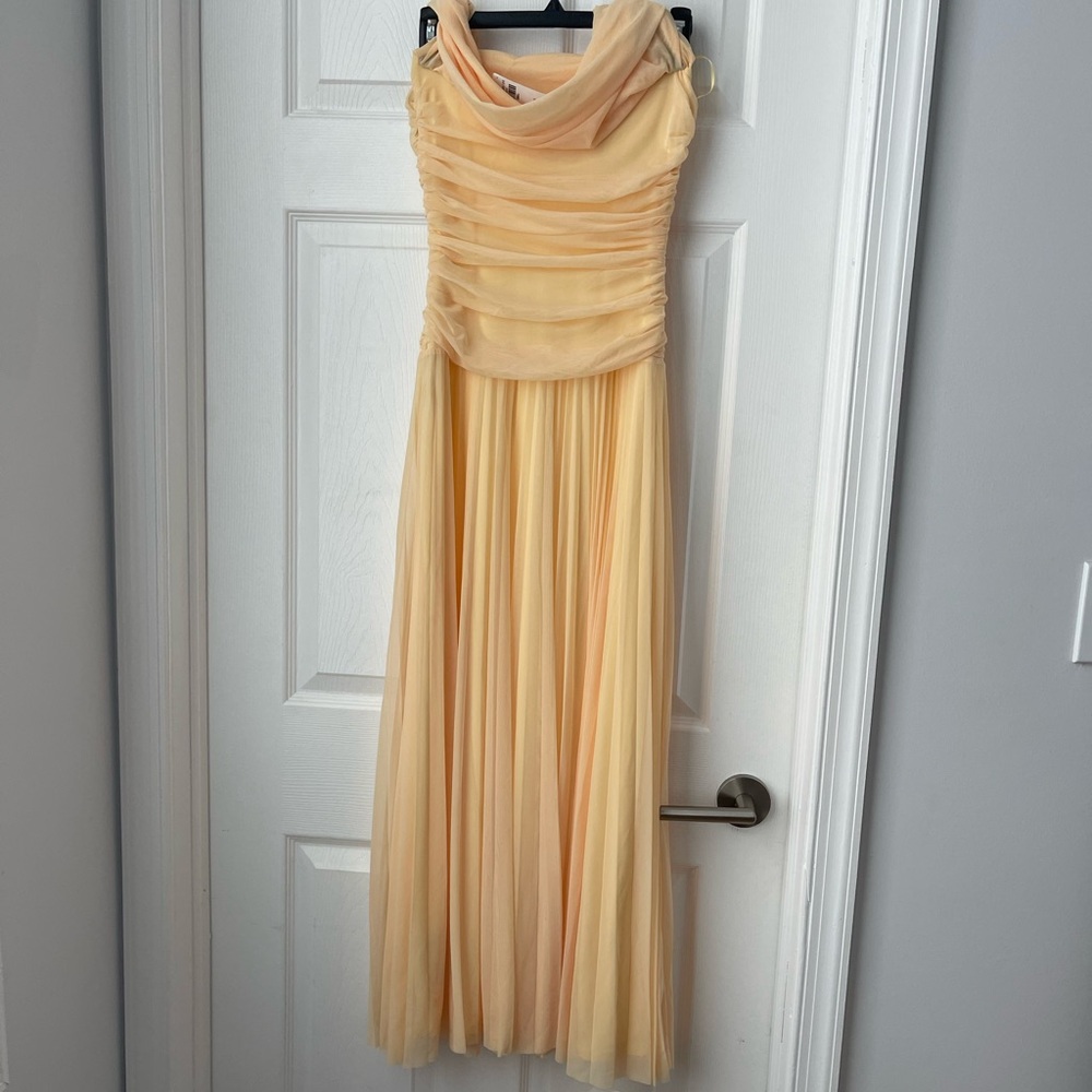 Abercrombie & Fitch Giselle Drop-Waist Dress Yellow - Picture 2 of 3